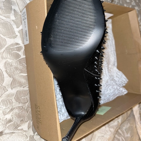 Black,spike,leather back zipper - Picture 1 of 5